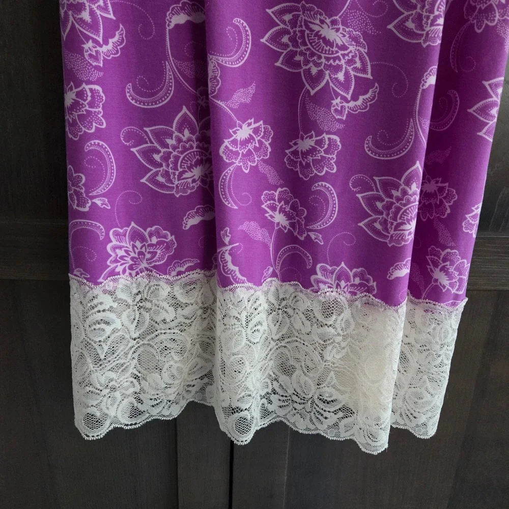 Delta Burke Nightgown Women 1X Purple Floral Lace‎ Trim Chemise Loungewear Slip